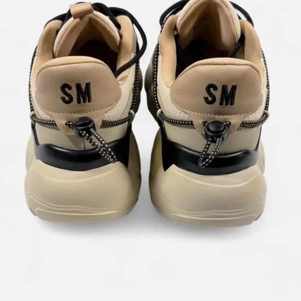 NWOT Steve Madden Spectator Y2K Chunky in a tan/beige/black Sz 9